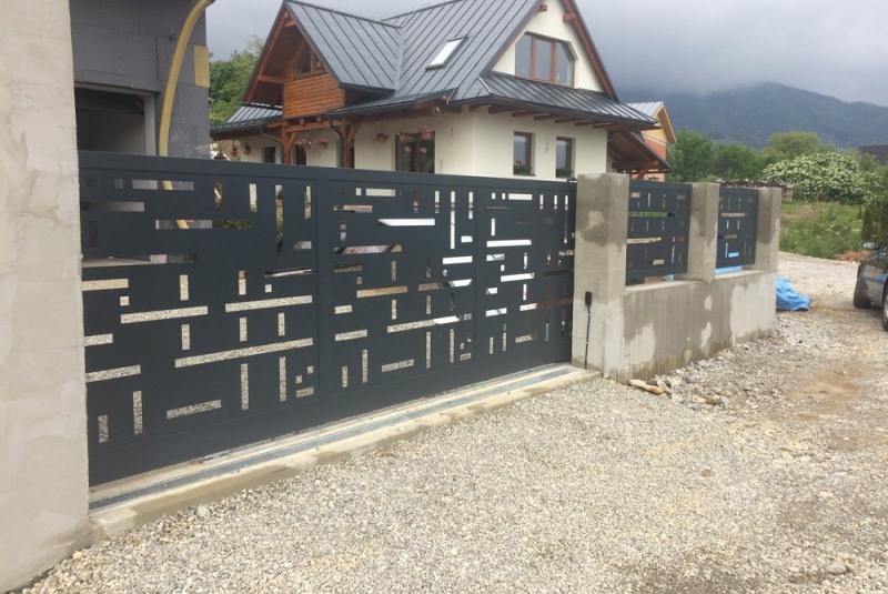 Vstupné brány - vypaľovaný plech Vstupné brány - vypaľovaný plech