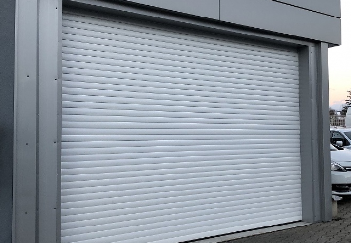 Rolovacia garážová brána